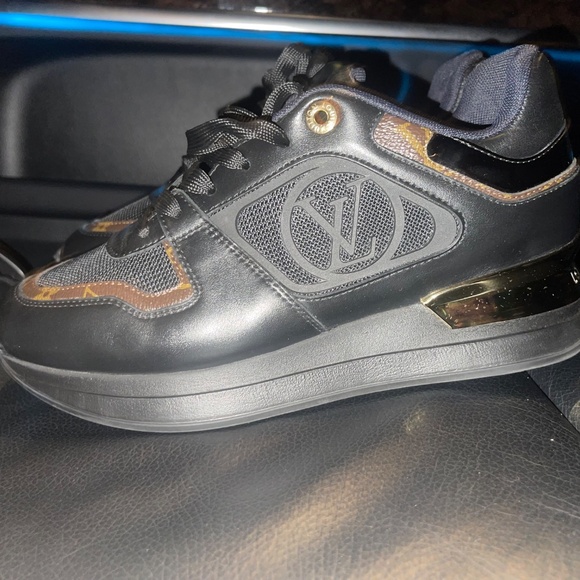 Louis Vuitton Runaway Sneakers in Black and Gold - Picture 2 of 9